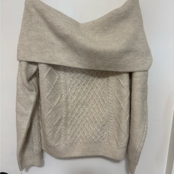 H&M off the shoulder sweater - Picture 4 of 5